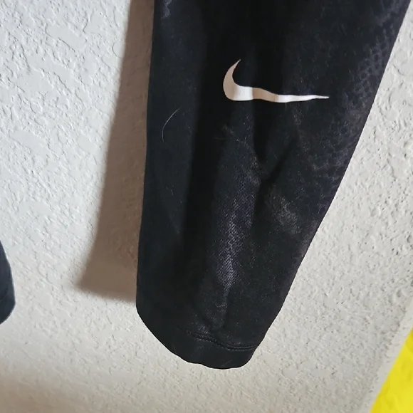 Nike Women's Black Leggings with White Logo And Snakeskin Print - Picture 5 of 5